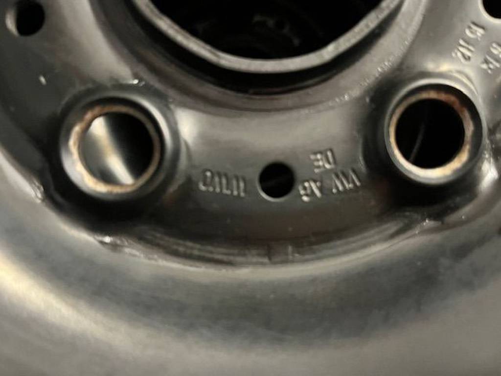 Volkswagen Golf ORIG.KOLA VČ POKLIC- 195/65/15