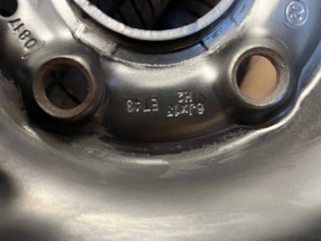 Škoda Octavia ORIG.KOLA VČ POKLIC- ZIMNÍ.PNE