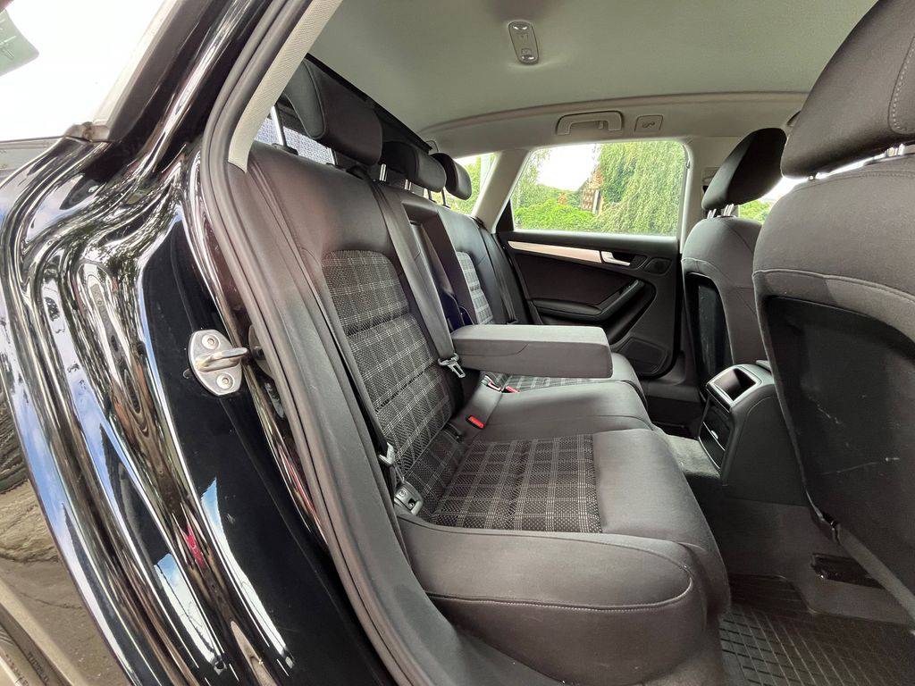 Audi A4 2.0TDI/2010/S.KNIHA,SPORT-140