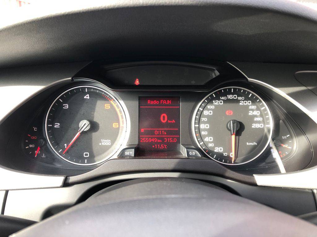 Audi A4 2.0TDI/2010/S.KNIHA,SPORT-140