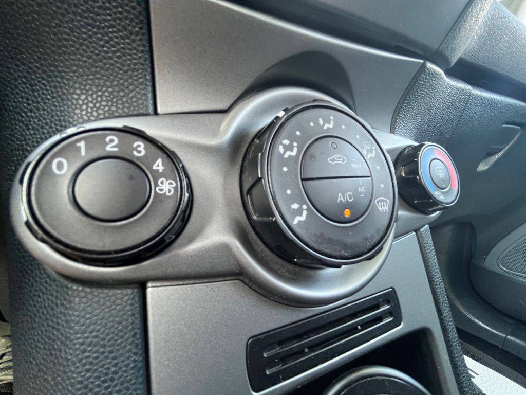 Ford Fiesta 1.25i 44KW/2011/1MAJ,ČR-S.KNIH