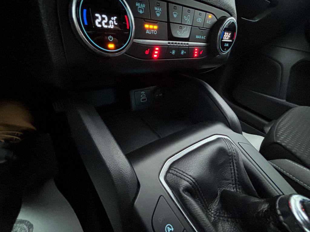Ford Focus 1.5EB/2023/1MAJ,COOL-ZÁRUKA24