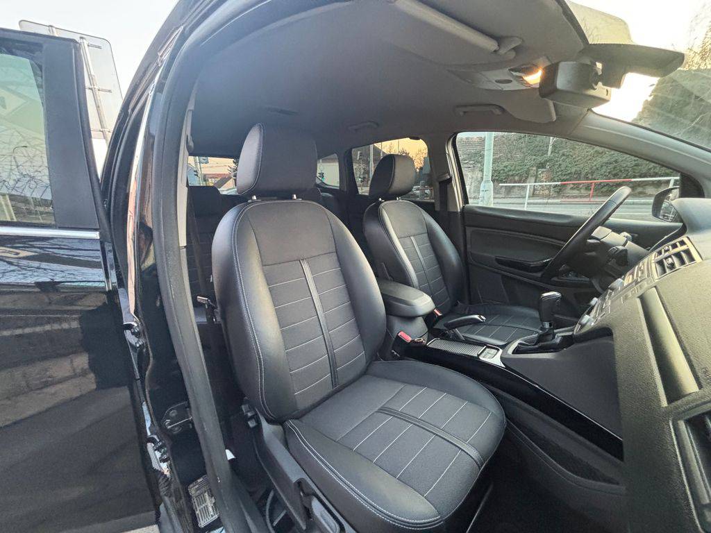 Ford Kuga 2.5T/2013/AT-4X4-TITANIUM