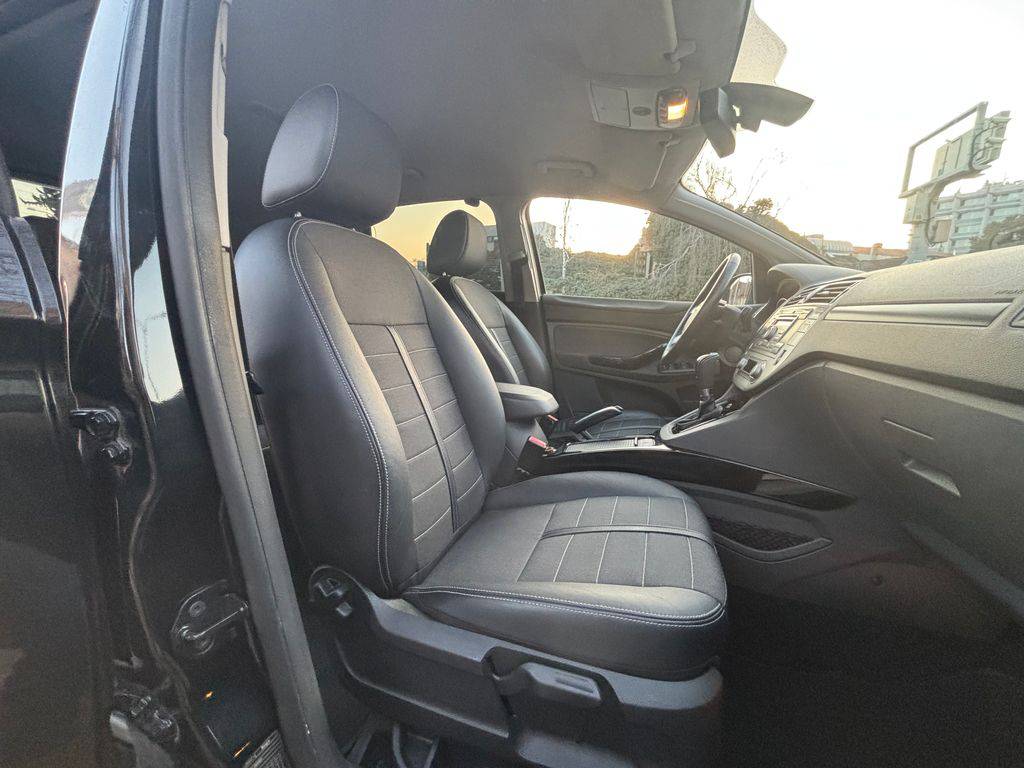 Ford Kuga 2.5T/2013/AT-4X4-TITANIUM