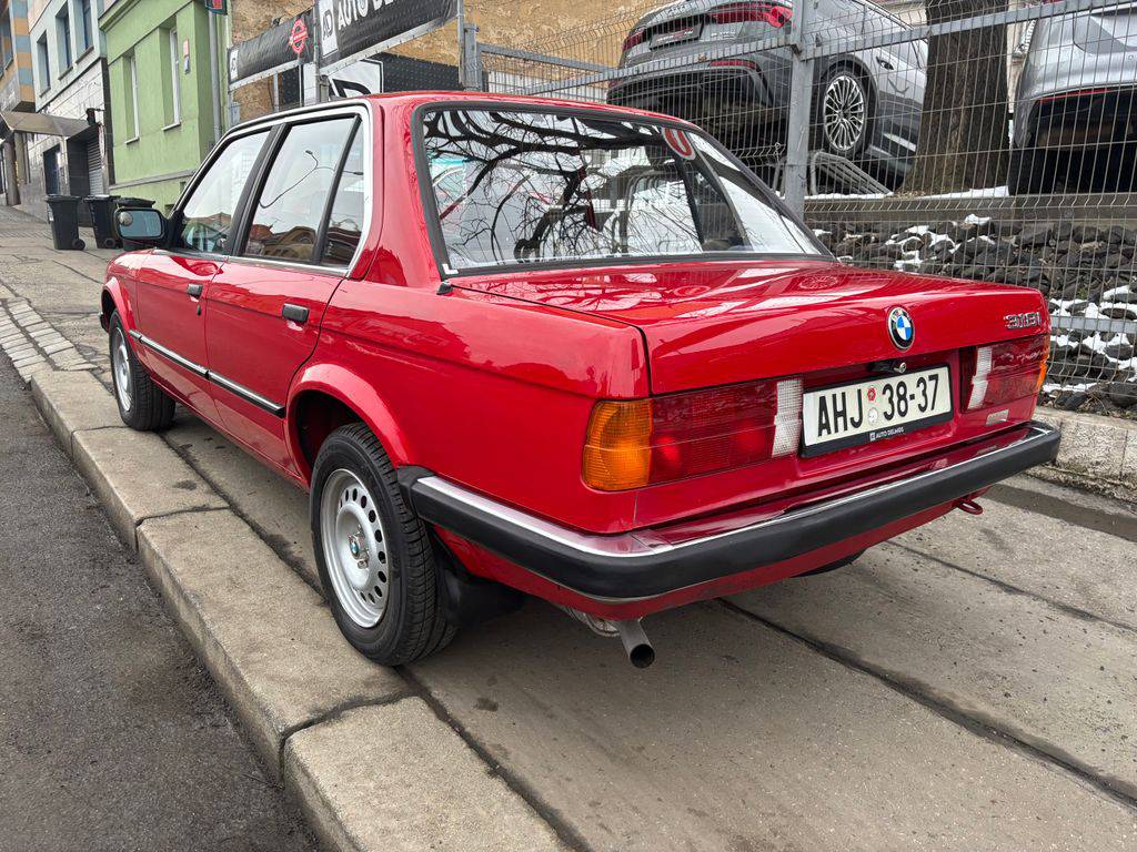 BMW 318 E30-318i/1986/2.maj. garážován