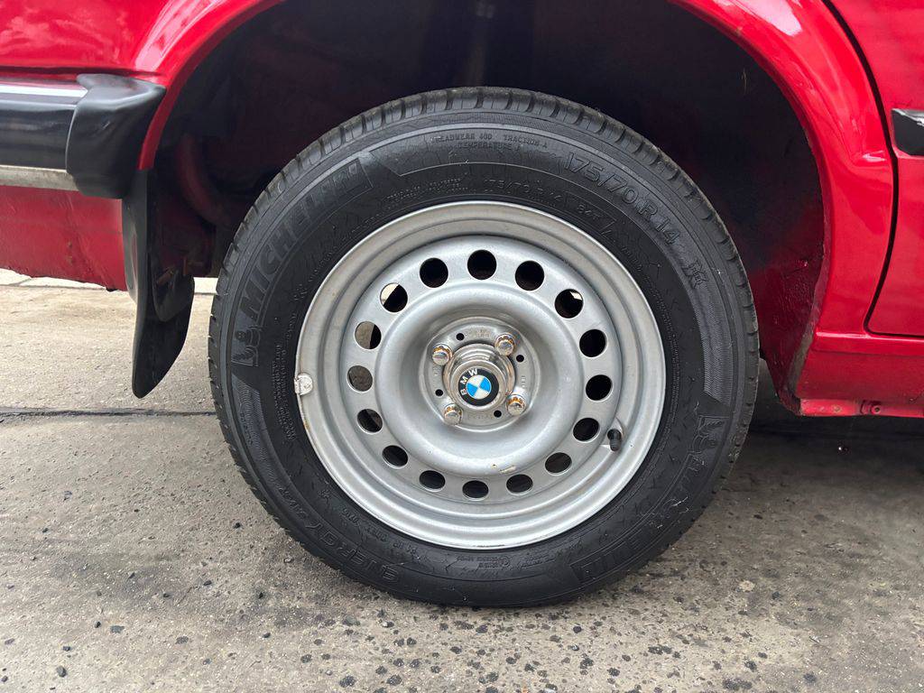 BMW 318 E30-318i/1986/2.maj. garážován