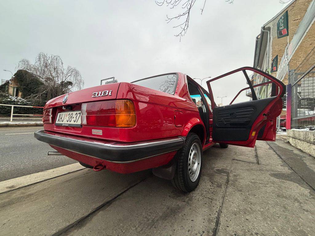 BMW 318 E30-318i/1986/2.maj. garážován