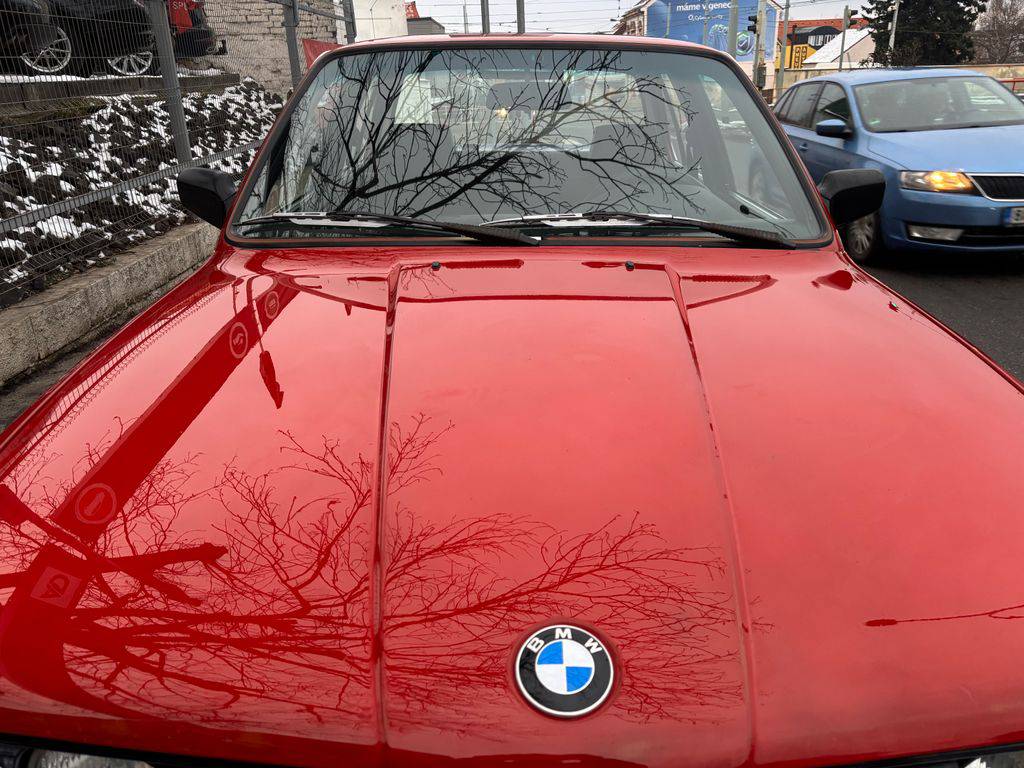 BMW 318 E30-318i/1986/2.maj. garážován