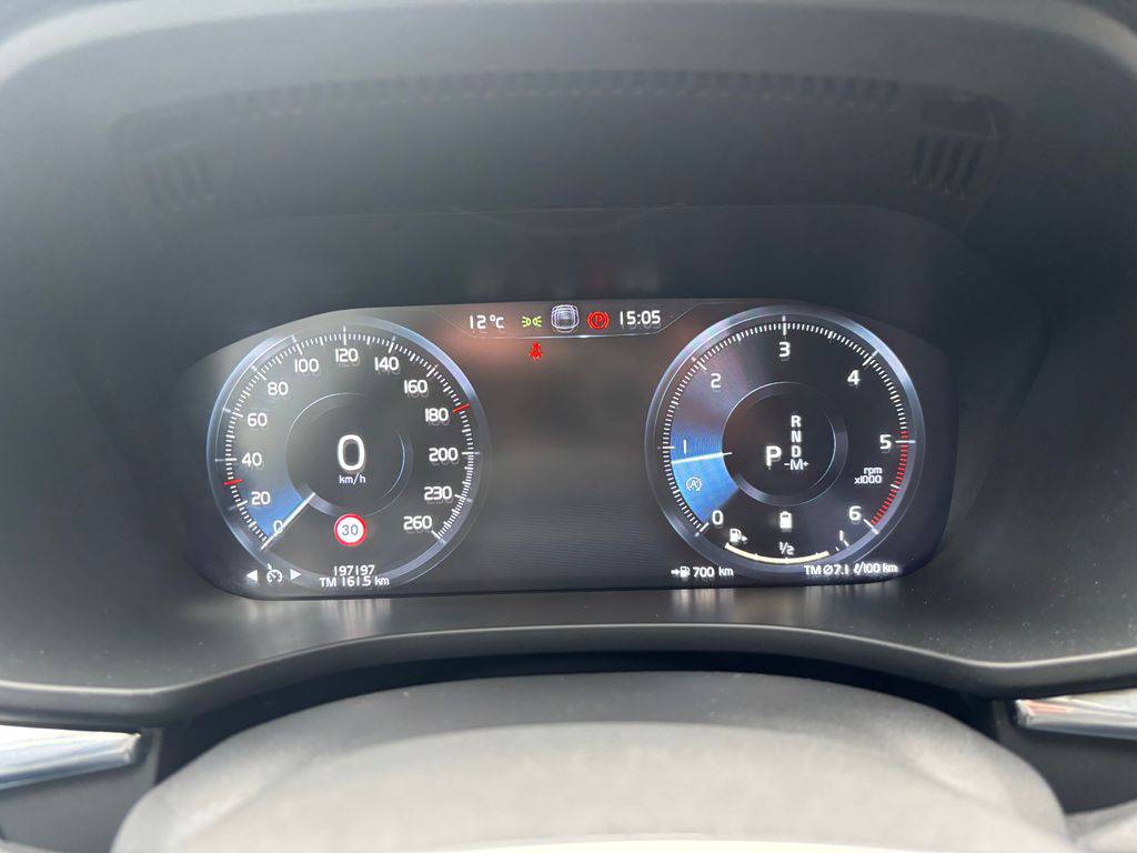 Volvo XC60 D4/2021/1MAJ.AT,TAŽ,MOMENTUM P