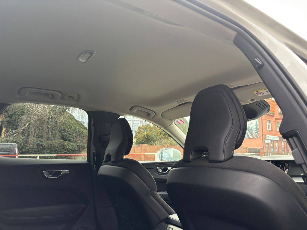 Volvo XC60 D4/2021/1MAJ.AT,TAŽ,MOMENTUM P