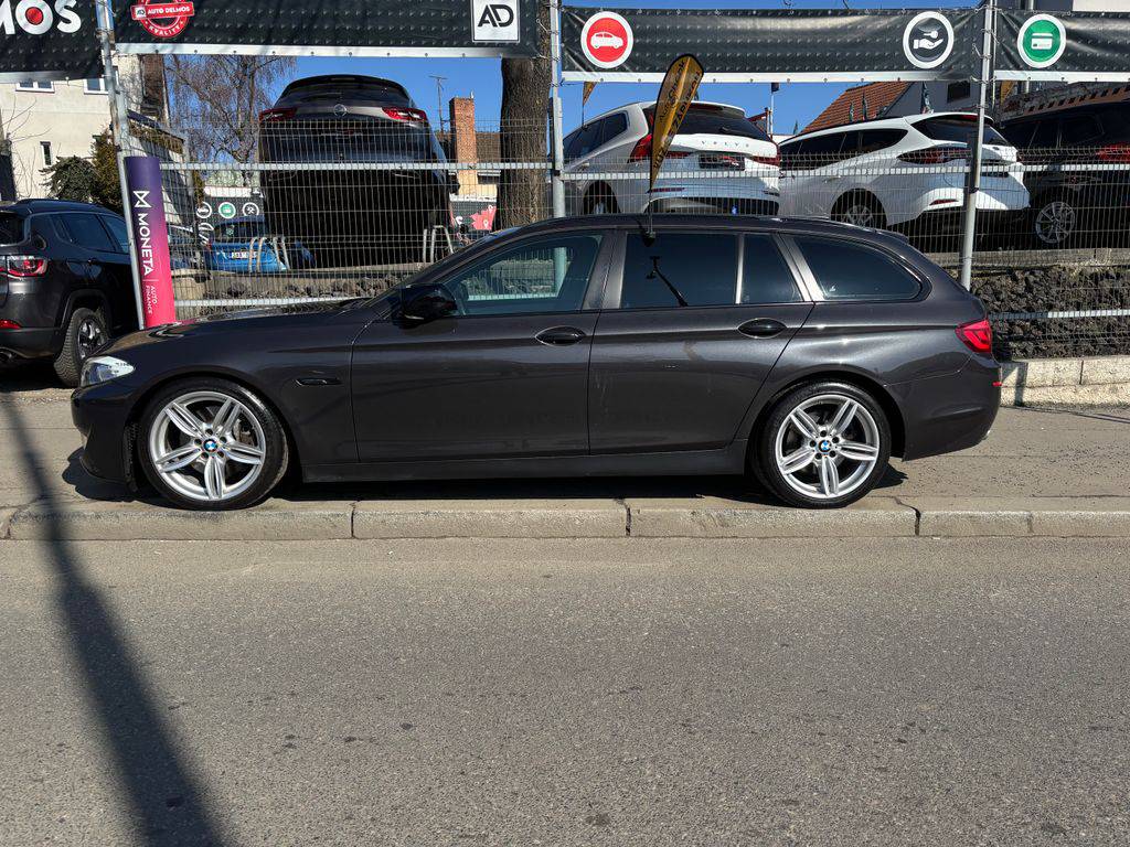 BMW 530 530d xDrive/2012/S.KNIHA-ZÁRUK