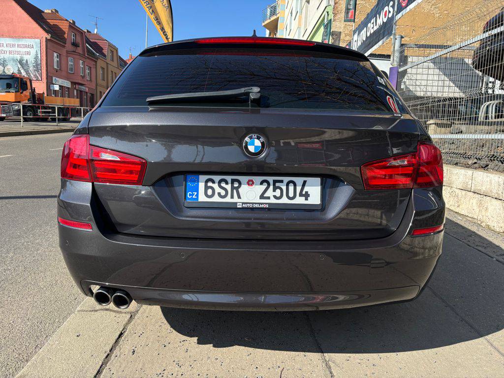 BMW 530 530d xDrive/2012/S.KNIHA-ZÁRUK