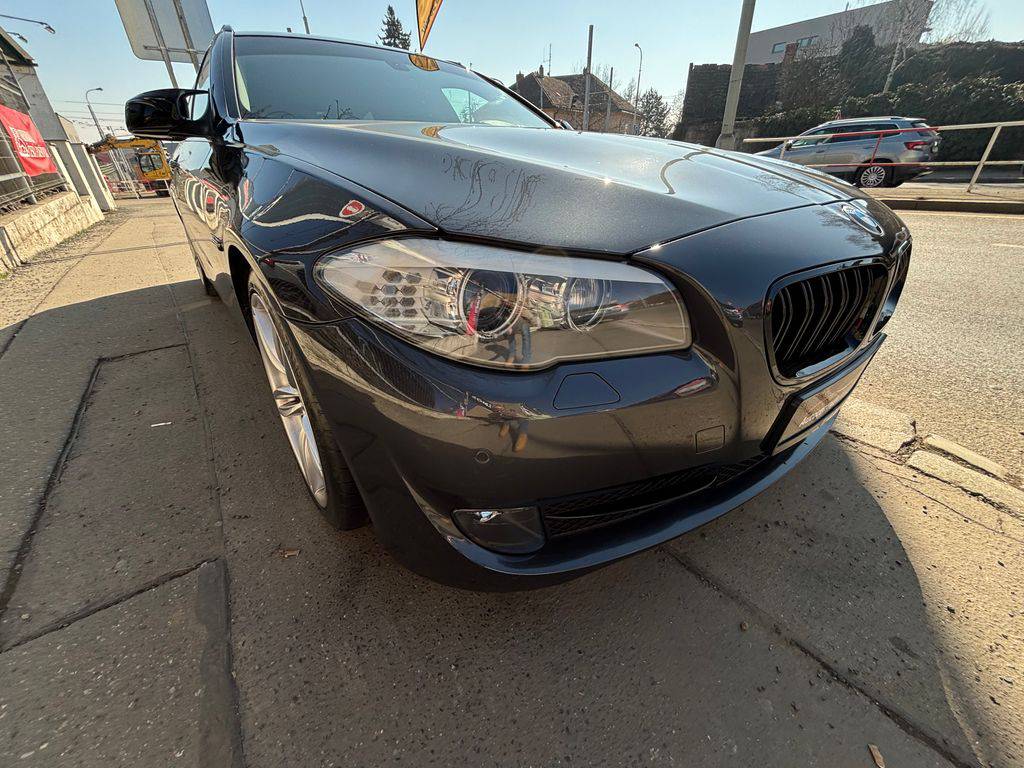 BMW 530 530d xDrive/2012/S.KNIHA-ZÁRUK