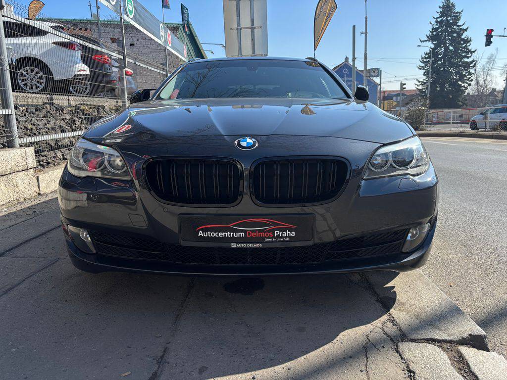 BMW 530 530d xDrive/2012/S.KNIHA-ZÁRUK