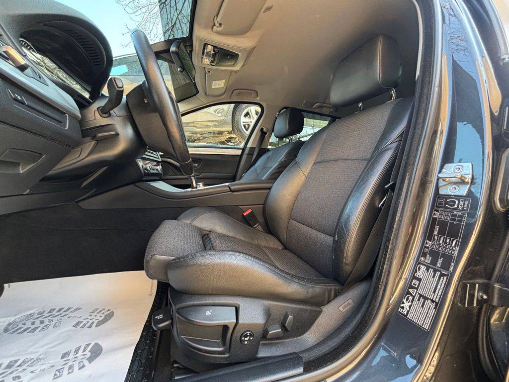 BMW 530 530d xDrive/2012/S.KNIHA-ZÁRUK