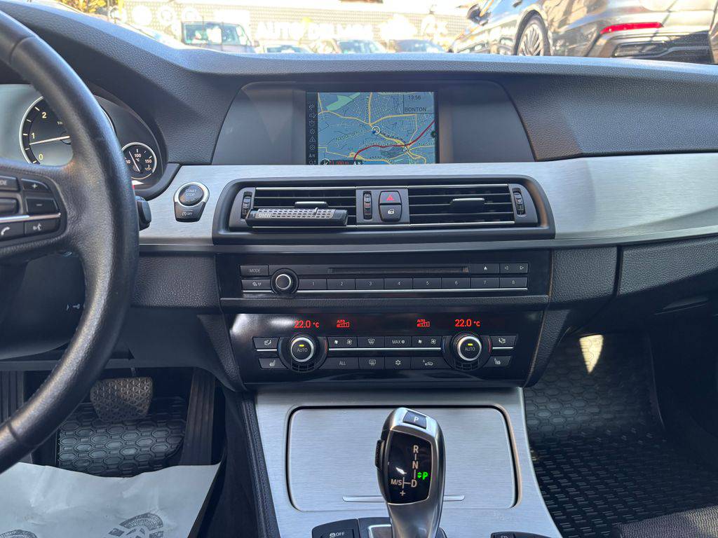 BMW 530 530d xDrive/2012/S.KNIHA-ZÁRUK