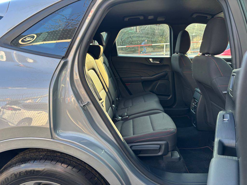 Ford Kuga 1.5EB/2023/ST-LINE,1MAJ-ZÁRUKA