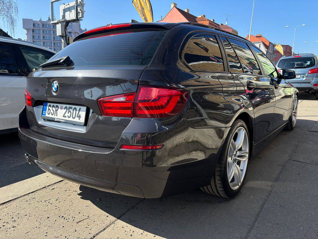 BMW 530 530d xDrive/2012/S.KNIHA-ZÁRUK