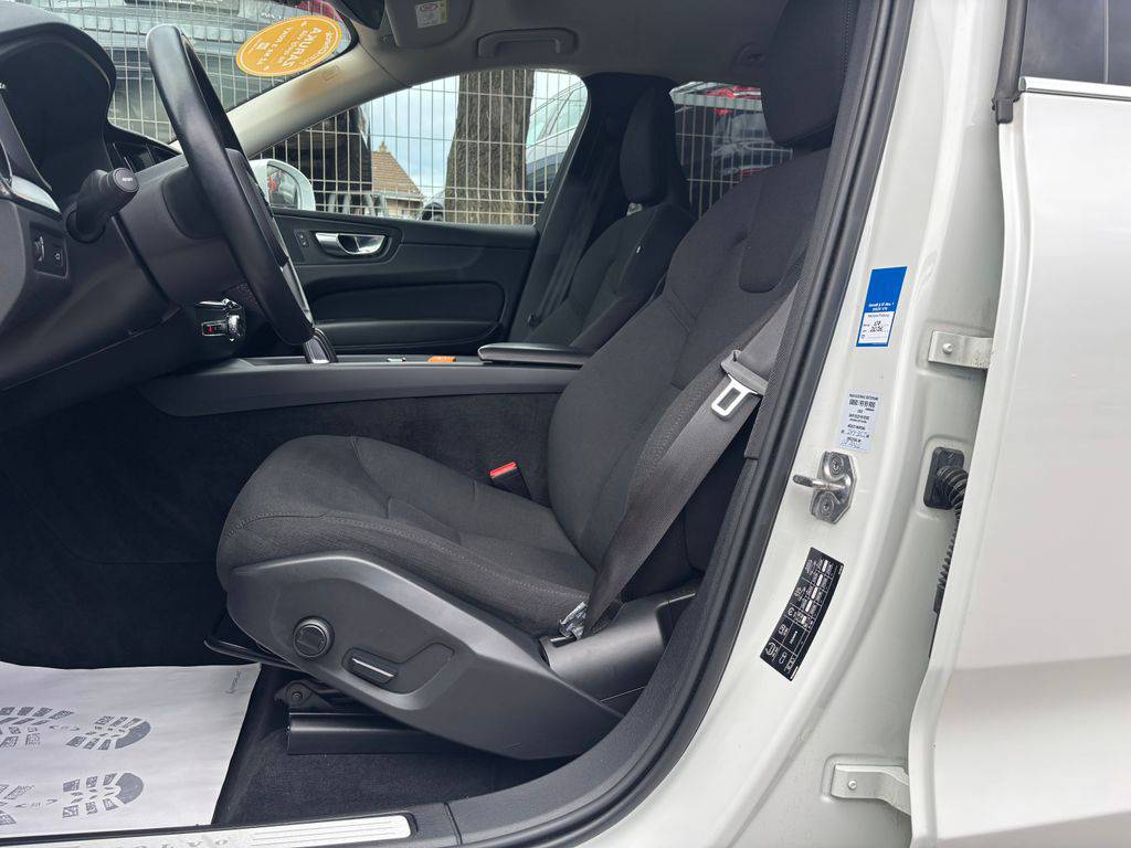 Volvo XC60 D4/2021/1MAJ.AT,TAŽ,MOMENTUM P