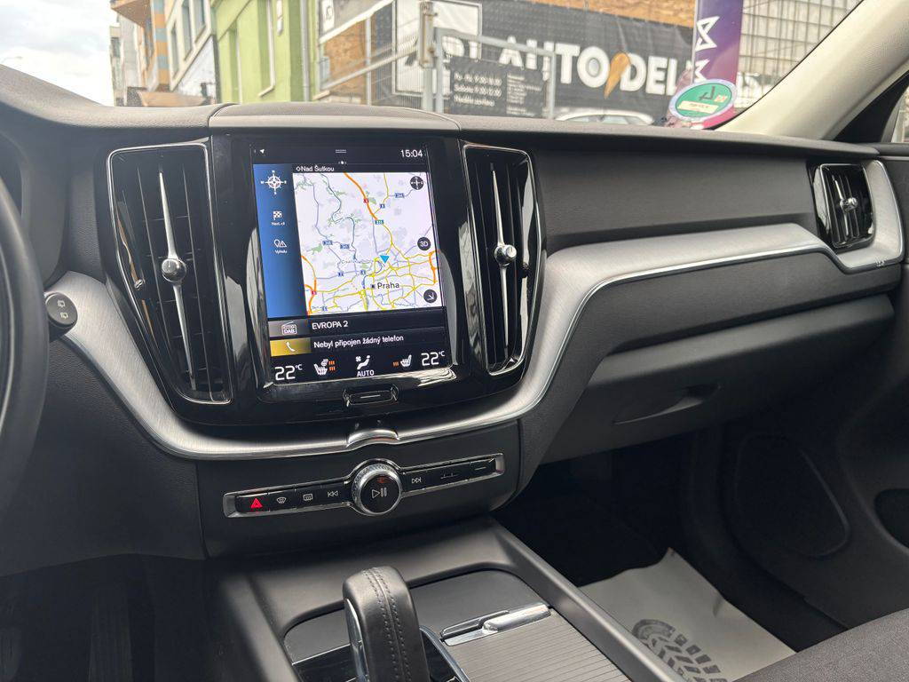 Volvo XC60 D4/2021/1MAJ.AT,TAŽ,MOMENTUM P