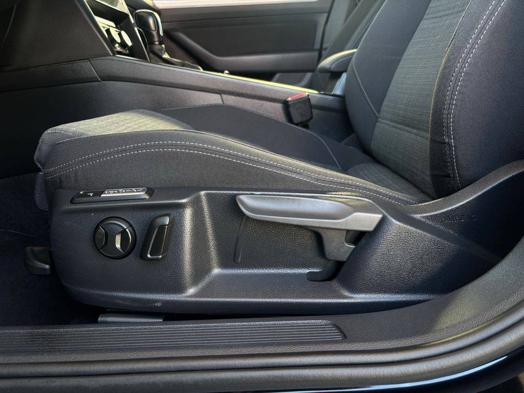 Volkswagen Passat 2.0TDi/2021/R-LINE,1MAJ,DPH-ZÁ