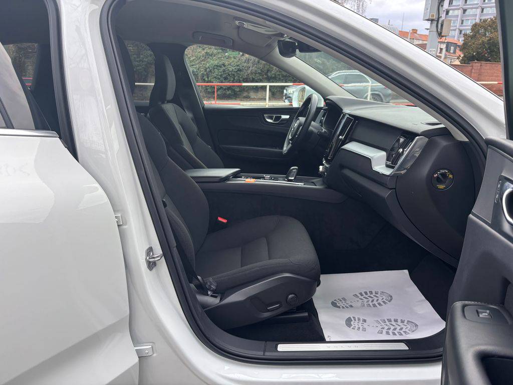 Volvo XC60 D4/2021/1MAJ.AT,TAŽ,MOMENTUM P