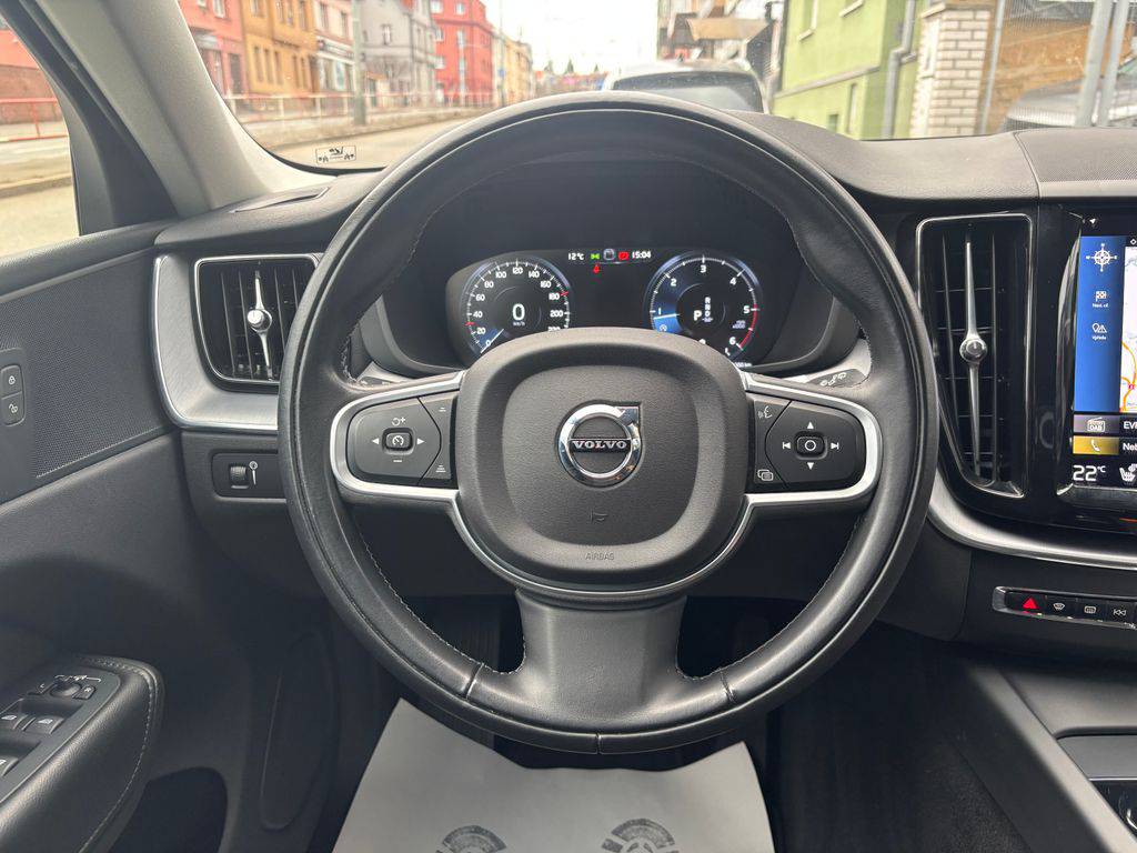 Volvo XC60 D4/2021/1MAJ.AT,TAŽ,MOMENTUM P