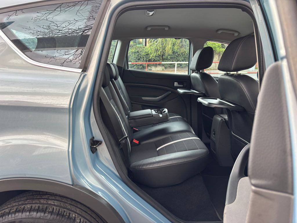 Ford Kuga 2.0TDCi/2010/ČR-4X4-TITANIUM