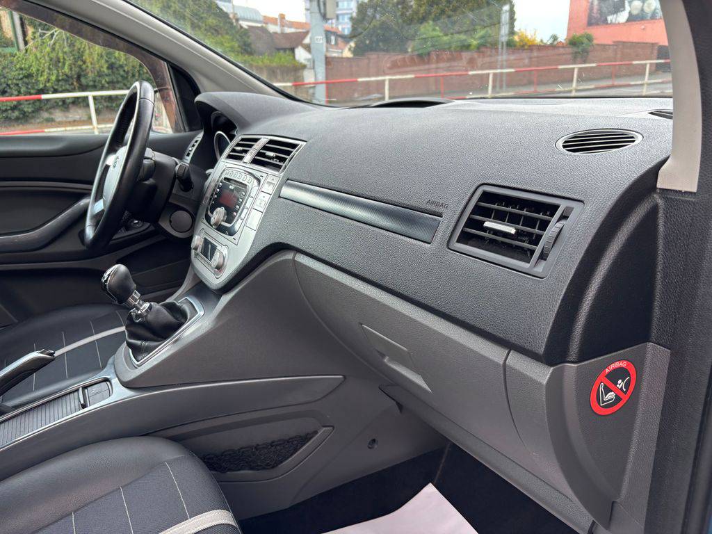 Ford Kuga 2.0TDCi/2010/ČR-4X4-TITANIUM