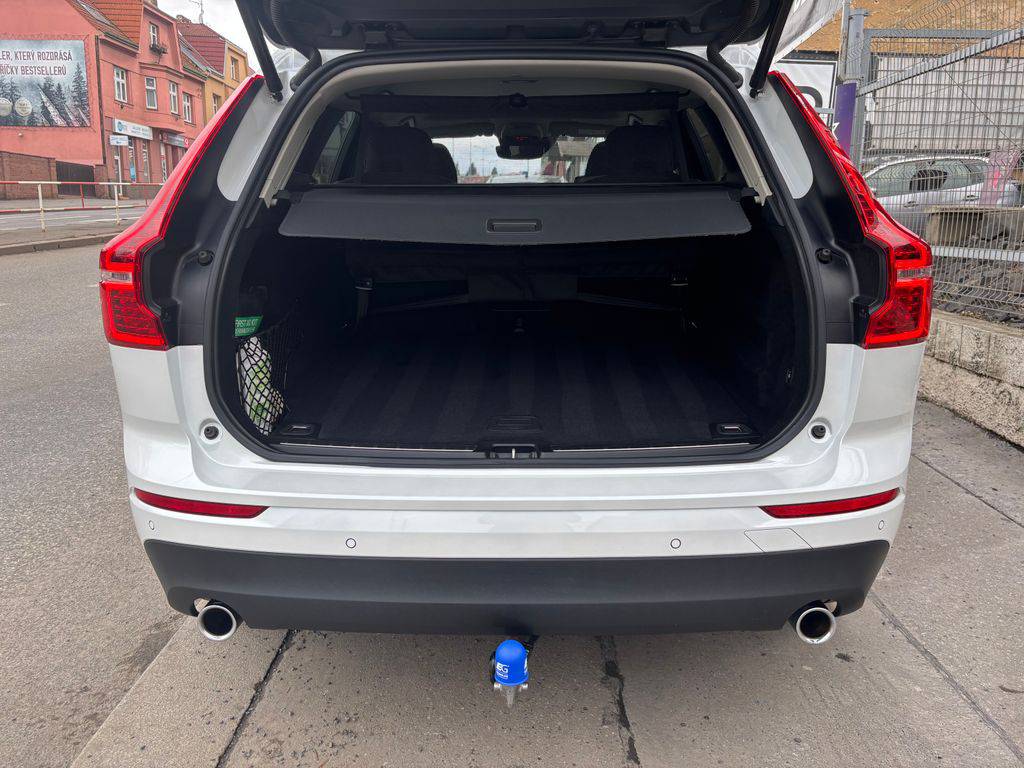 Volvo XC60 B4/2022/1MAJ.AT,TAŽ,MOMENTUM P