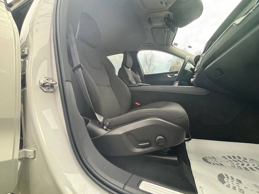Volvo XC60 B4/2022/1MAJ.AT,TAŽ,MOMENTUM P