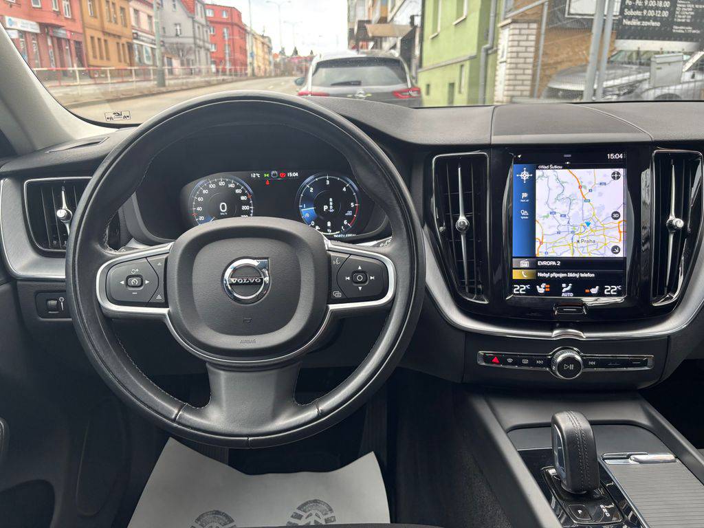 Volvo XC60 B4/2022/1MAJ.AT,TAŽ,MOMENTUM P