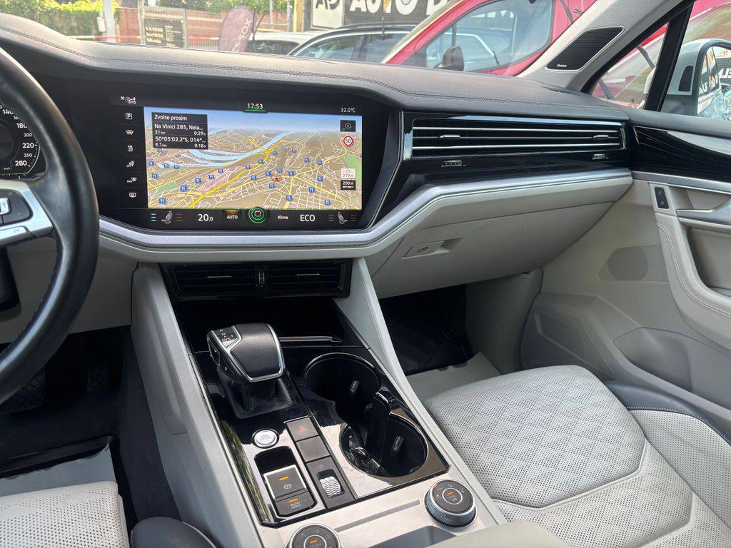 Volkswagen Touareg 3.0TDi-2020-CZ-1MAJ-DPH-WEBAST