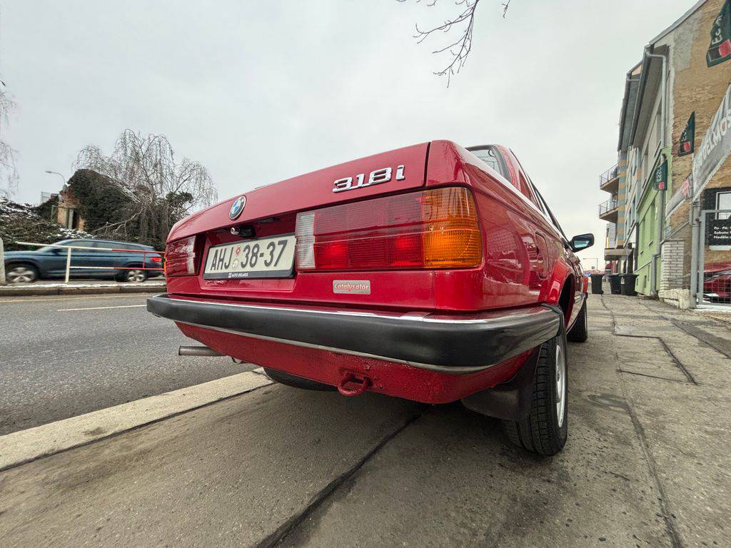 BMW 318 E30-318i/1986/2.maj. garážován