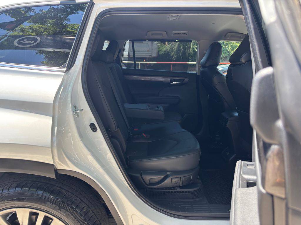 Toyota Highlander 2.5HEV e-CVT.CZ.DPH.PRESTIGE.1M-ZÁRUKA 