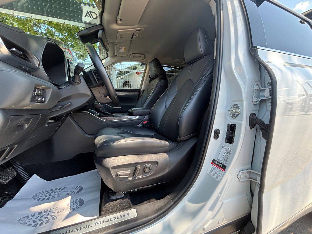 Toyota Highlander 2.5HEV e-CVT.CZ.DPH.PRESTIGE.1M-ZÁRUKA 