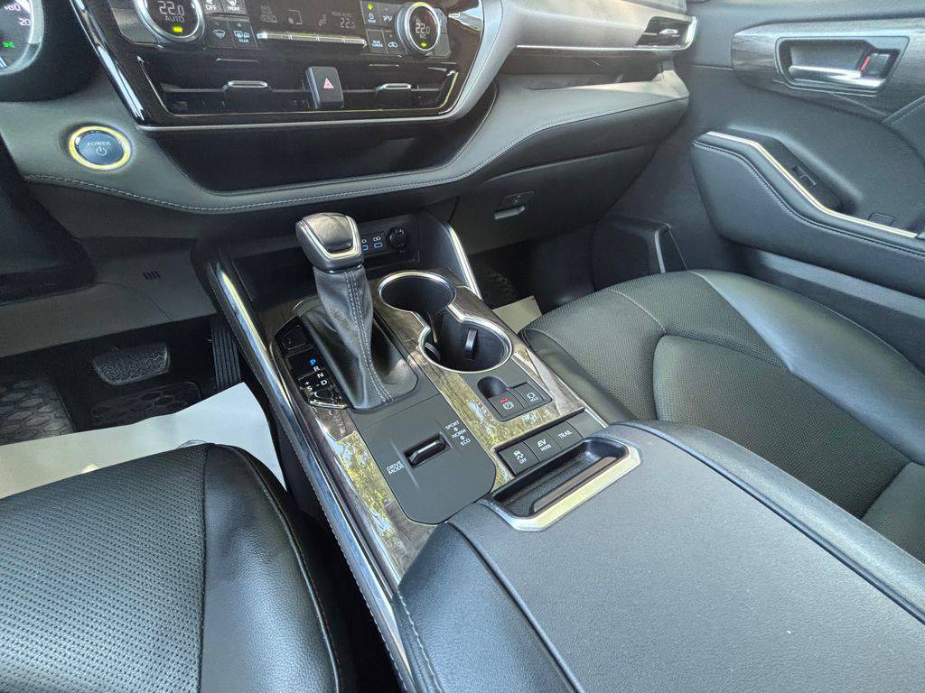 Toyota Highlander 2.5HEV e-CVT.CZ.DPH.PRESTIGE.1M-ZÁRUKA 