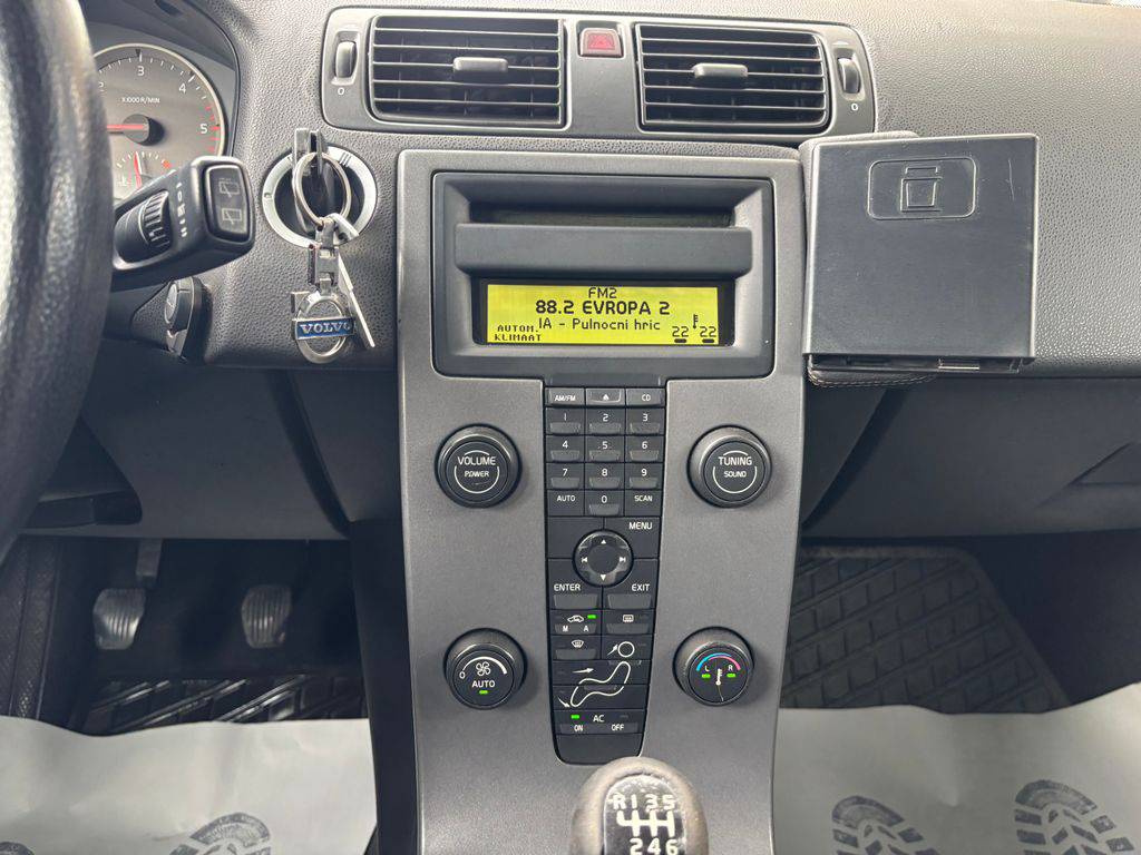 Volvo V50 2.0D/2005/MOMENTUM.MANUÁL.TAŽNÉ
