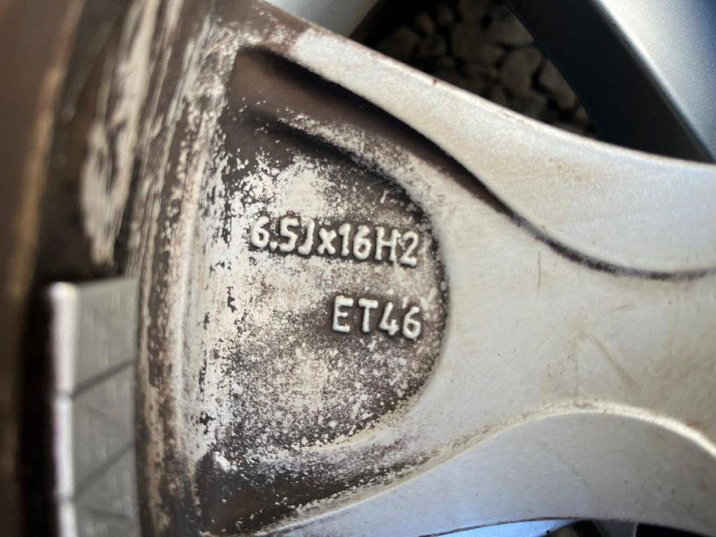 Škoda Octavia sada alu 6,6Jx16H2 ET46, pneu