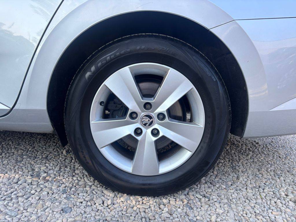 Škoda Superb 2.0TDI-110KW.DSG.TAŽNÉ-ZÁRUKA 12