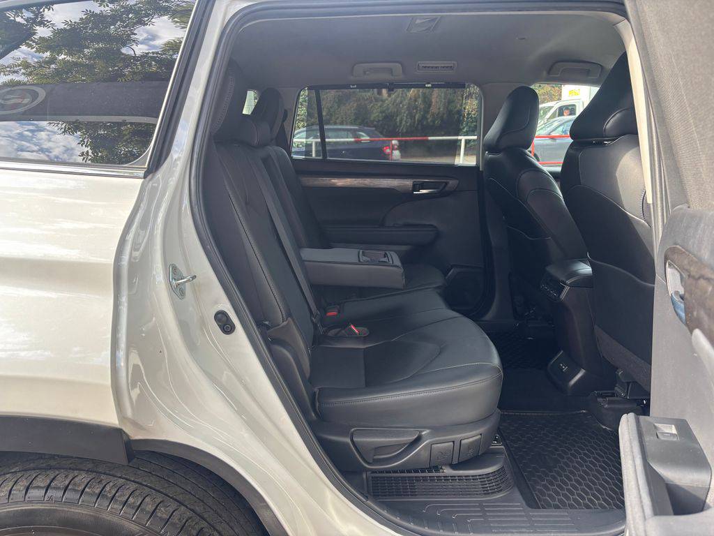 Toyota Highlander 2.5HEV e-CVT.CZ.DPH.PRESTIGE.1M-ZÁRUKA