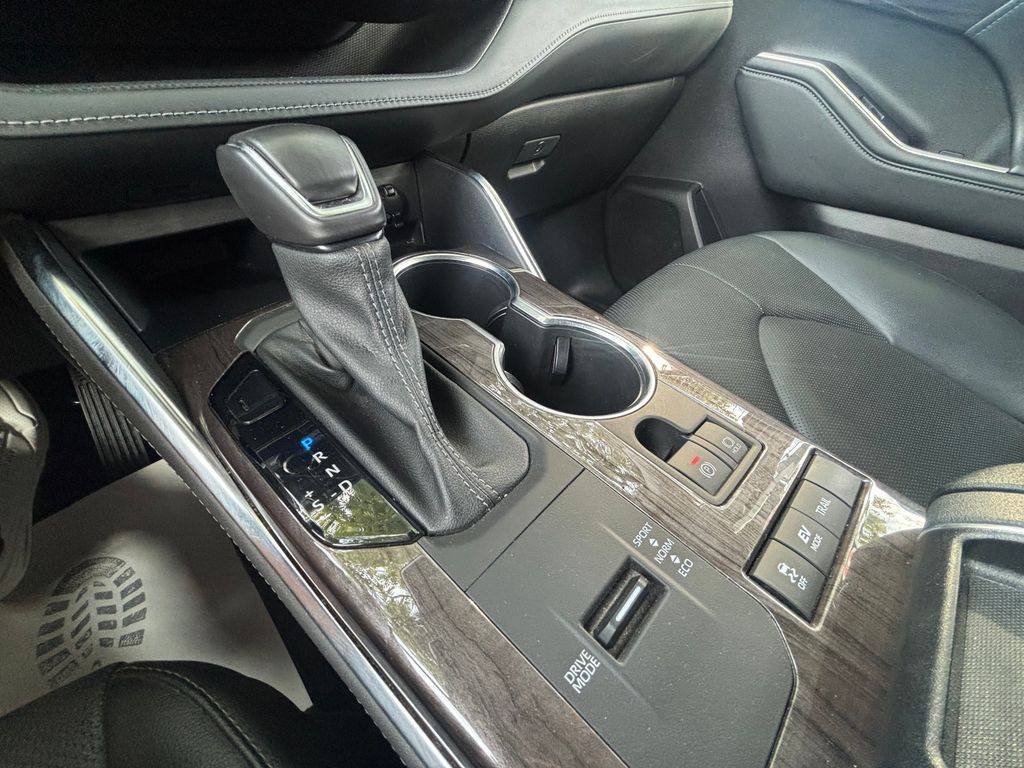 Toyota Highlander 2.5HEV e-CVT.CZ.DPH.PRESTIGE.1M-ZÁRUKA