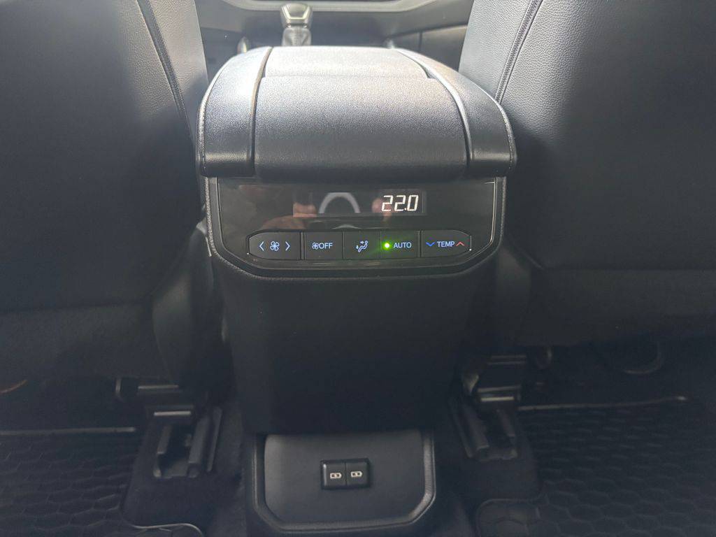 Toyota Highlander 2.5HEV e-CVT.CZ.DPH.PRESTIGE.1M-ZÁRUKA