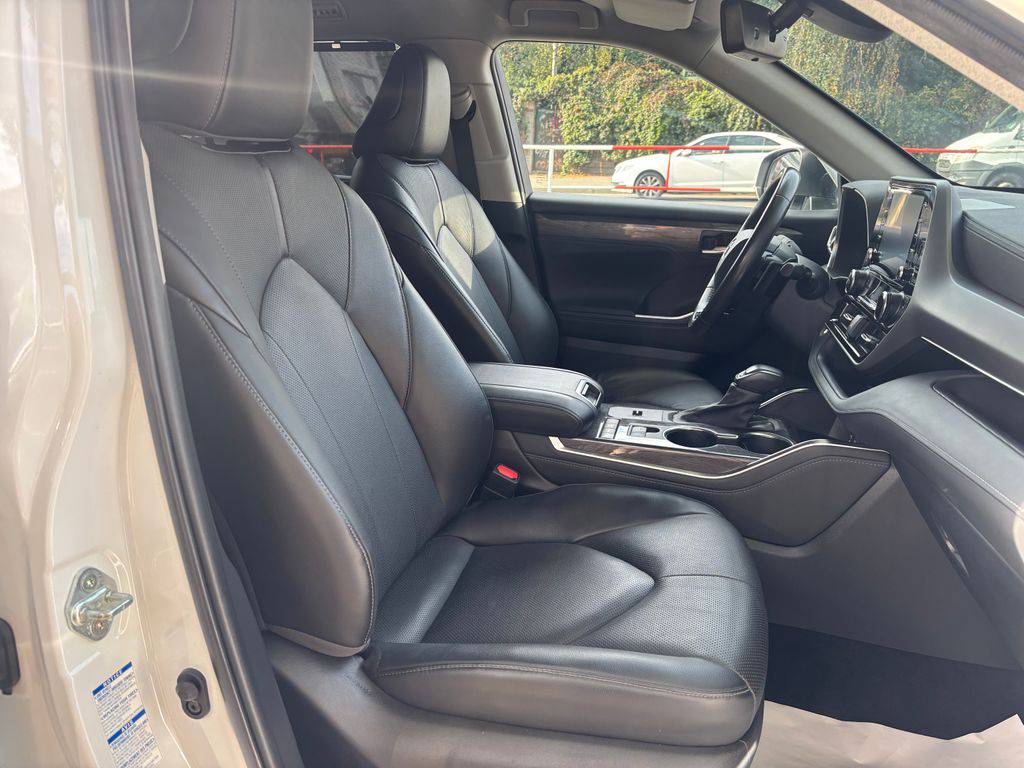 Toyota Highlander 2.5HEV e-CVT.CZ.DPH.PRESTIGE.1M-ZÁRUKA