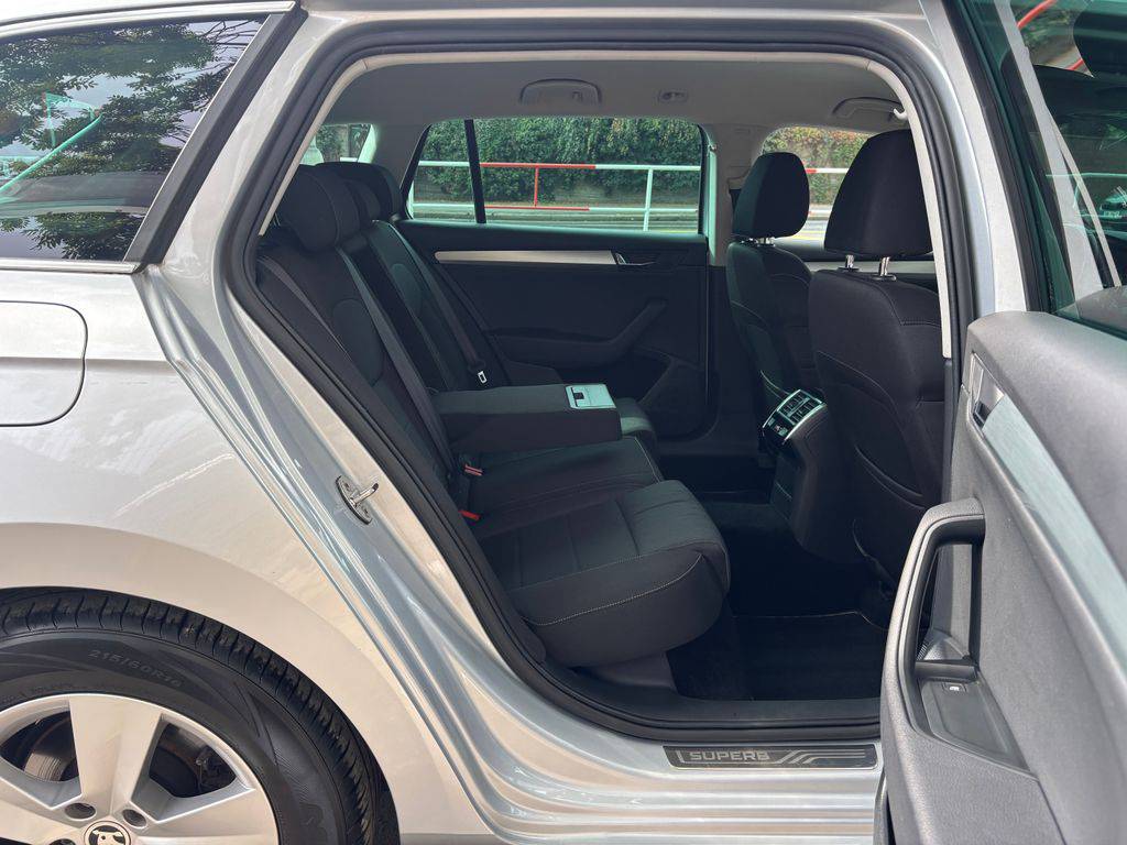 Škoda Superb 2.0TDI-110KW.DSG.TAŽNÉ-ZÁRUKA 12