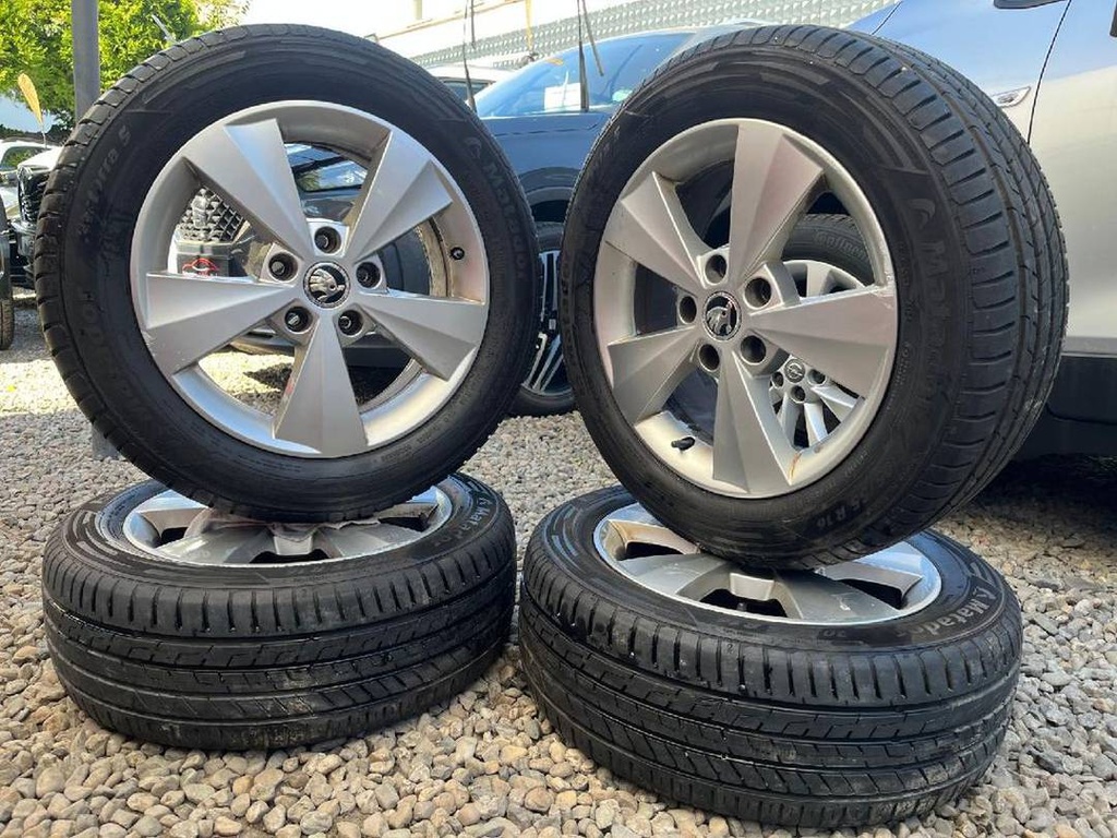 Škoda Octavia sada alu 6,6Jx16H2 ET46, pneu